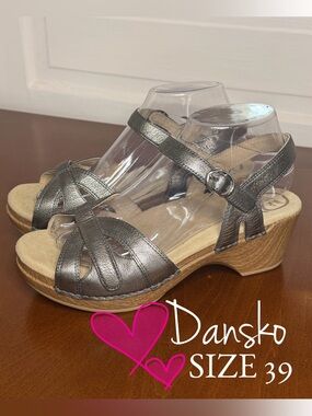 Dansko women’s size 39